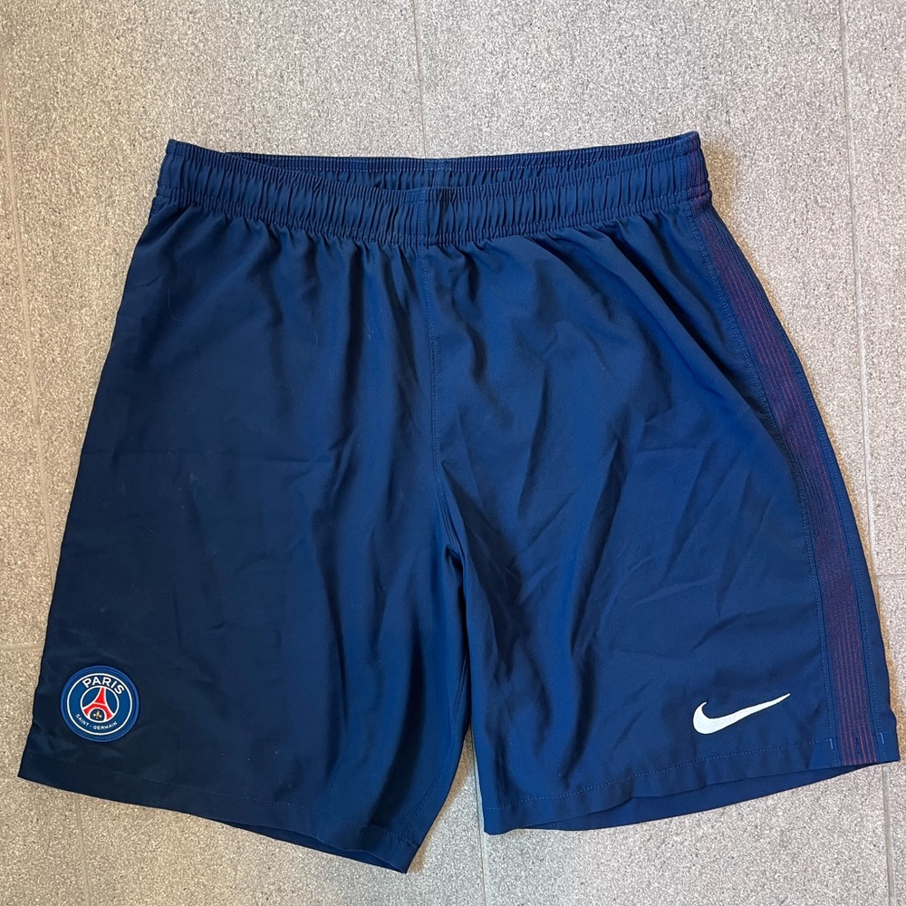 Nike PSG Paris Saint Germaine shorts. Large. Soccer